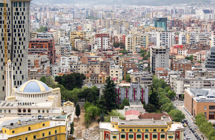 Tirana – färgstark huvudstad mellan historia och berg